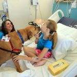 Bambini in ospedale insieme al loro cane